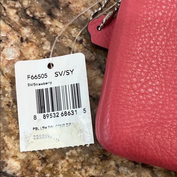 NWT Coach Pink Pebble Leather Wristlet - Picture 3 of 9